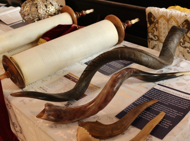 Congregation B’Nai Israel Open House 2017 - Newman Memorial Jewish Community Centre - Torah and Ram Horns.mosaicedition/ea