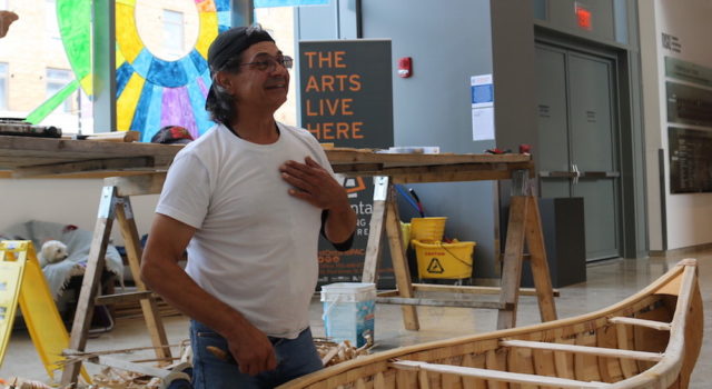 Chuck Commanda builds the Birch Bark Canoe – Indigenous symbol of reconciliation - mosaicedition.ca-ea