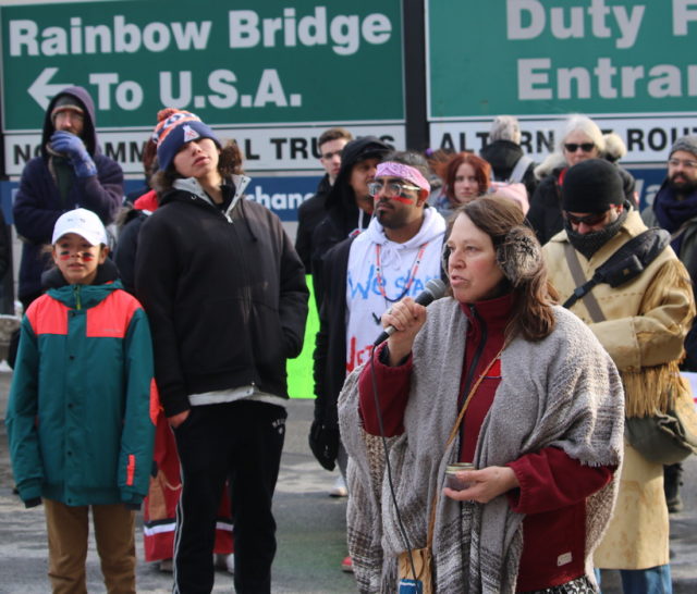 Indigenous protesters in Niagara block Rainbow Bridge over pipeline construction 1