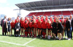 (English) Canada Soccer’s Women’s team wins gold – Tokyo Olympic Games 2020 Canada Soccer’s Women’s National Team photographed during a workout session of the team at the BMO field, May 17, 2019. In the photograph were officials of Immigration Refugees and Citizenship Canada. Photo Mosaic Edition Edward Akinwunmi