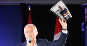 Erin O’Toole – Le chef des Conservateurs du Canada. Le plan dé rétablissement du Canada Agir pour l’avenir - Photo Mosaic Edition Edward Akinwunmi