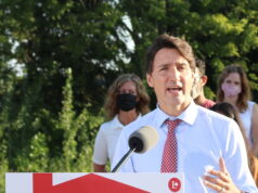 The Leader of the Liberal Party, Justin Trudeau was in Hamilton this morning to talk housing. Against the backdrop of a building under construction, Justin Trudeau talks housing in Ancaster – Hamilton - Photo Mosaic Edition Edward Akinwunmi