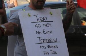 Trudeau may get sympathy votes following protests Trudeau – protest in Cambridge. Some people were standing in front of the office waiting for Trudeau. Photo Mosaic Edition Edward Akinwunmi