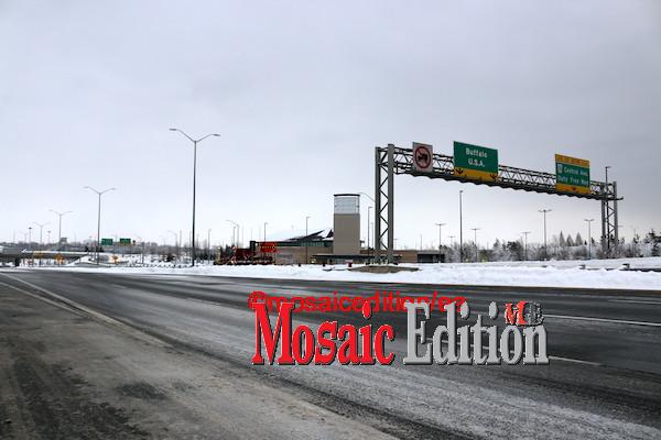 Peace Bridge – Fort Erie 1 Maintenance trucks blocked the highway leading to the Peace Bridge - Photo Mosaic Edition Edward Akinwunmi