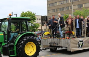 Niagara Grape and Wine Festival 2024 Grape Growers of Ontario at the Grape and Wine Festival 2024 - Mosaic Edition Photo Edward Akinwunmi